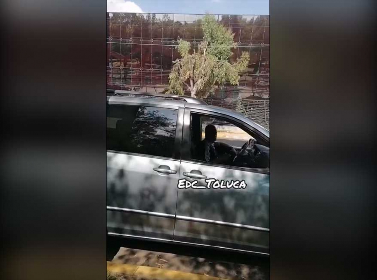 Señor que sigue a niña en Toluca