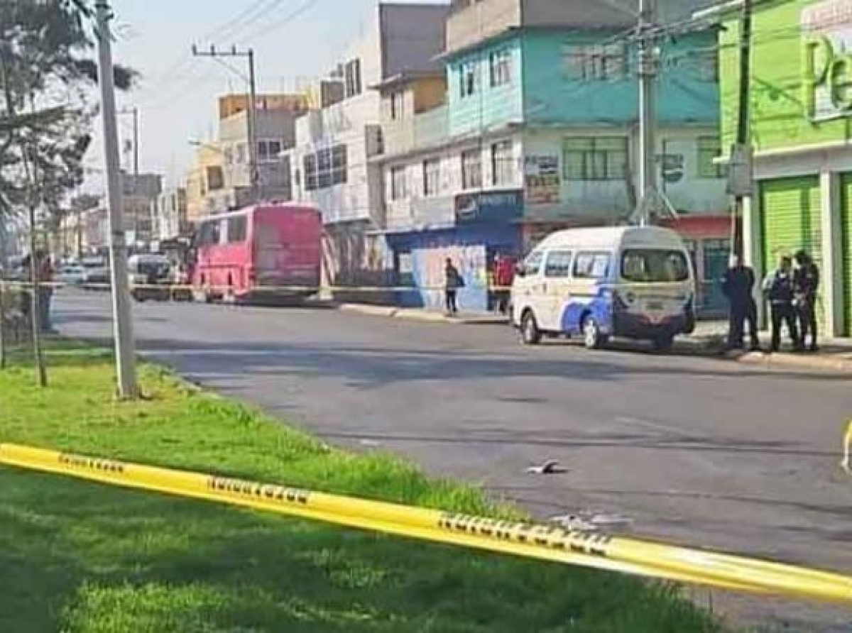 Muere abuelito arrollado por una combi