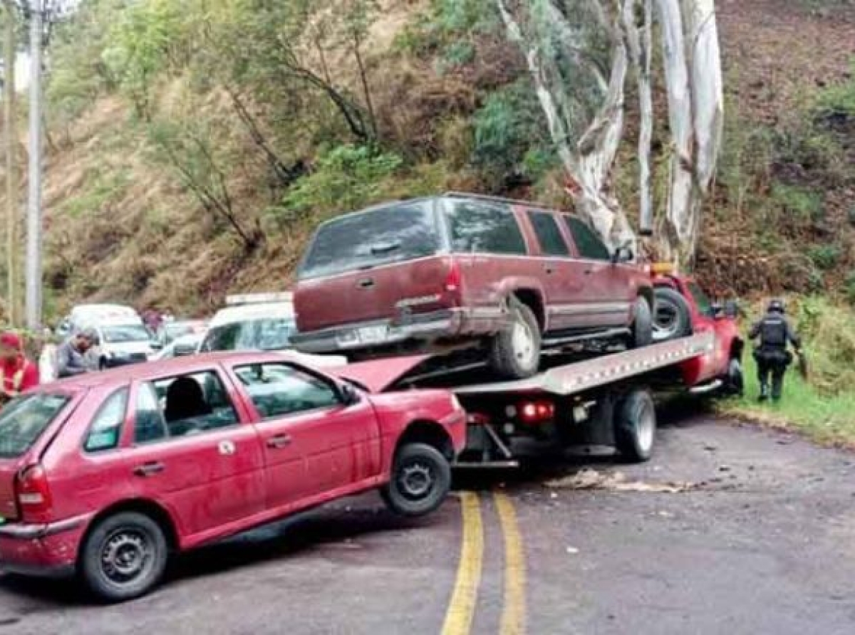 Fuerte choque en la Toluca-Cd. Altamirano deja dos niños heridos