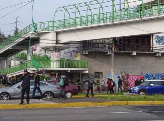 Hallan restos humanos colgados de puente de CU, en Toluca