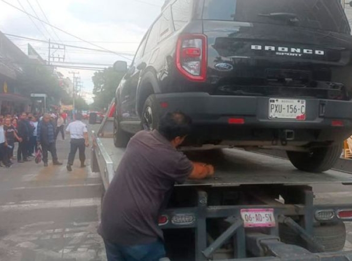 Se pasa alto y atropella a hombre en pleno centro de Toluca