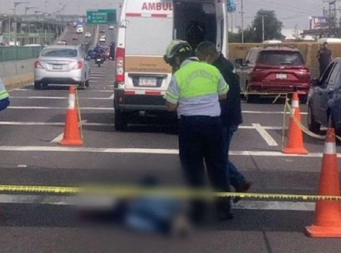 Hallan a hombre muerto sobre la autopista México-Puebla