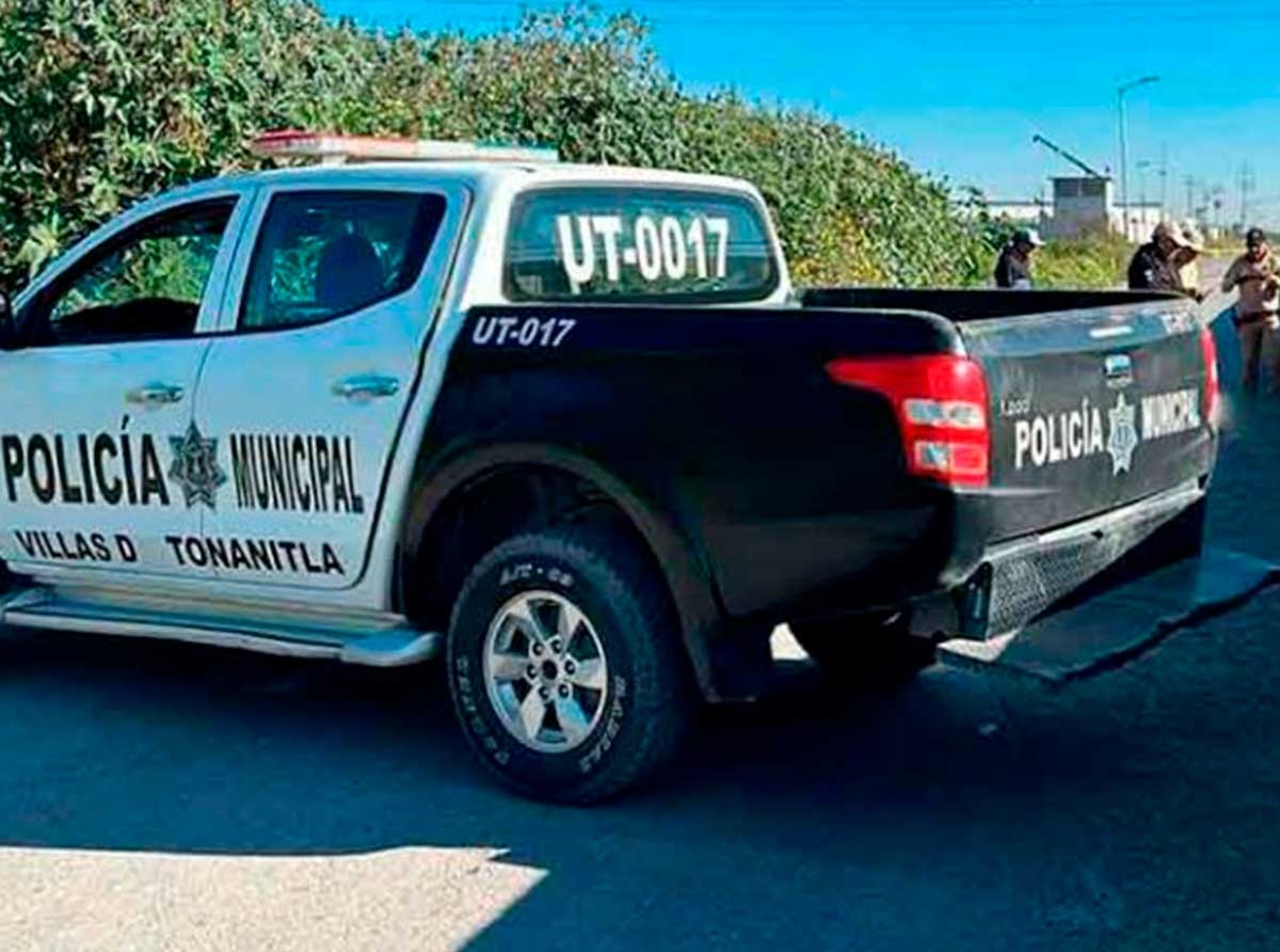 Abandonan a mujer encobijada camino al AIFA