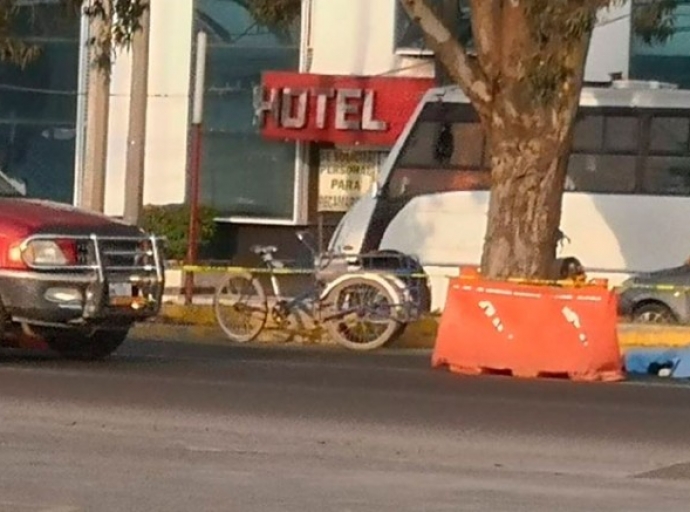 Hombre muere arrollado tras caer de su triciclo 