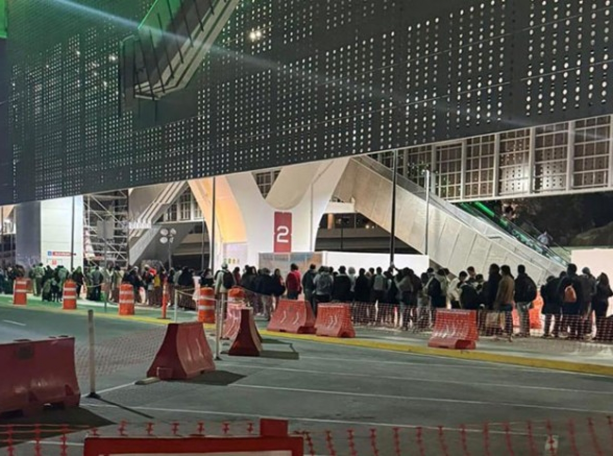 Fallas en el Tren Interurbano México-Toluca dejan a usuarios varados