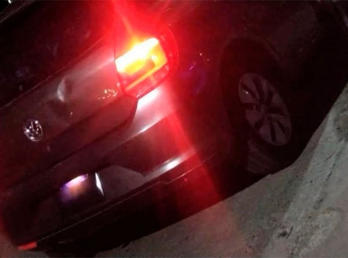 Ejecutan a mujer a balazos mientras conducía