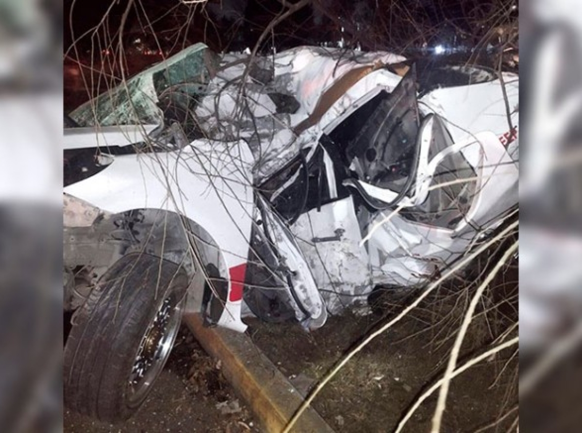 Dos hombres mueren tras impactar contra árbol