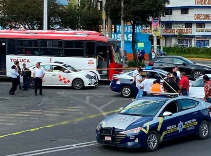 Cafre arrolla y mata a jovencita