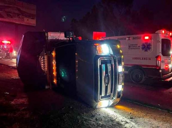 Fuerte choque entre camionetas deja heridos