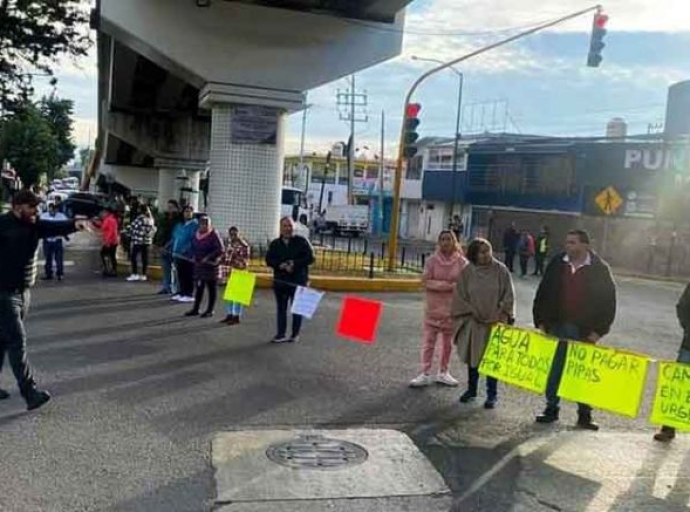 Bloqueo en Atizapán; habitantes exigen agua