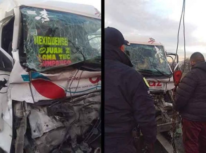 Tráiler y combi chocan en Circuito Exterior Mexiquense