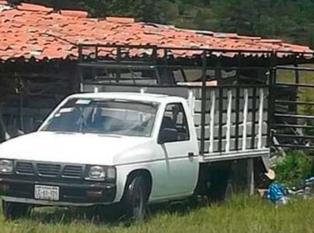 Hallan cuerpo calcinado dentro de un vehículo