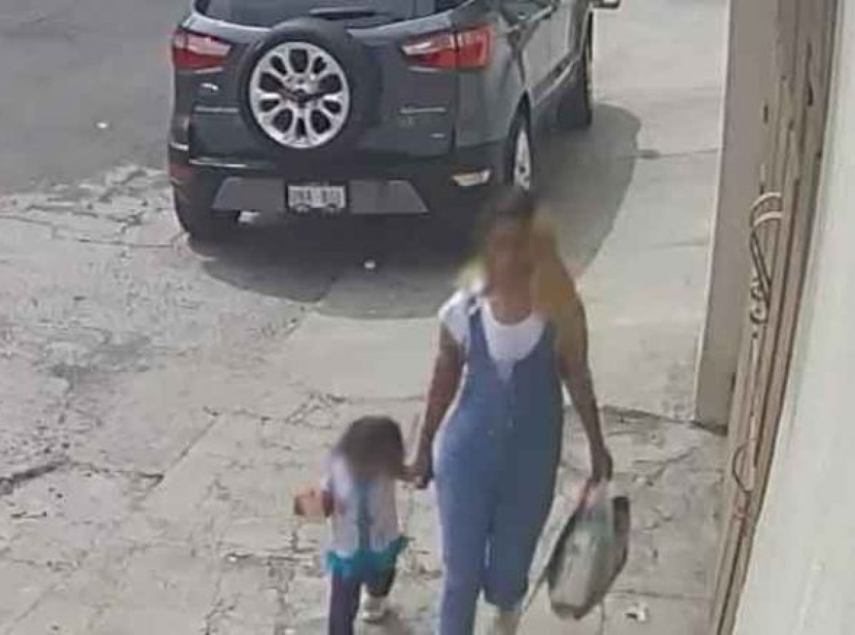 Abandonó a niña de 2 años 