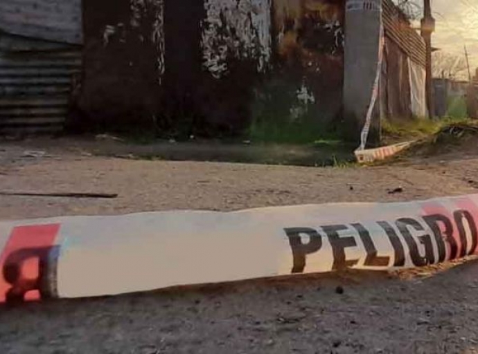 Dejan cadáver violentado junto a autopista