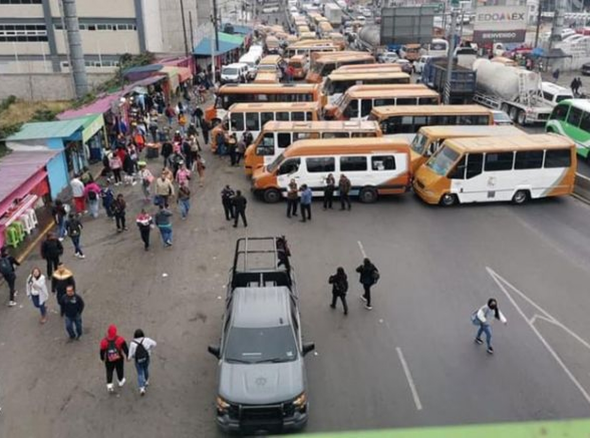 Transportistas anuncian bloqueo total