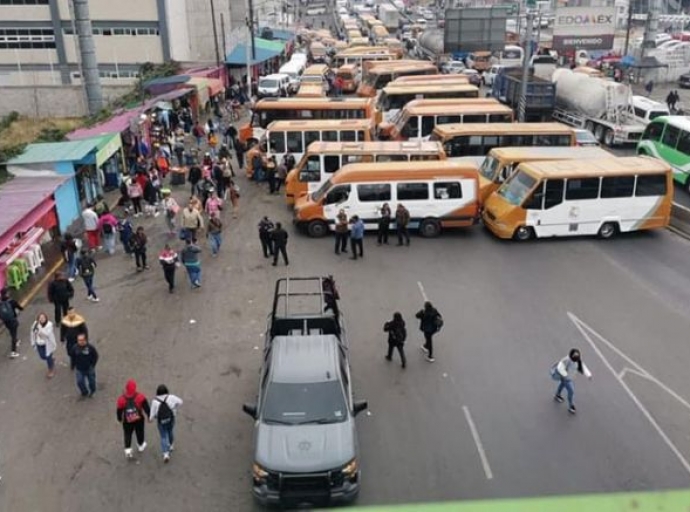 Transportistas anuncian bloqueo total