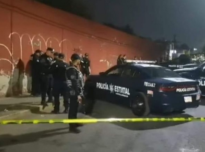 Hallan taxi con dos cuerpos torturados 