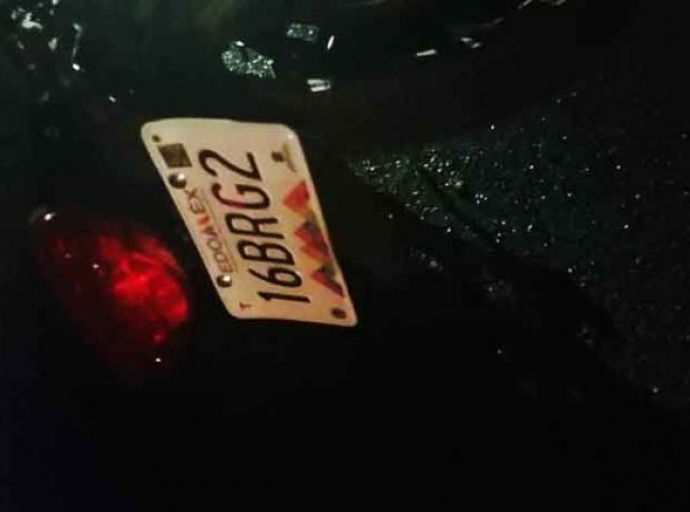Muere motociclista tras chocar con muro de contención