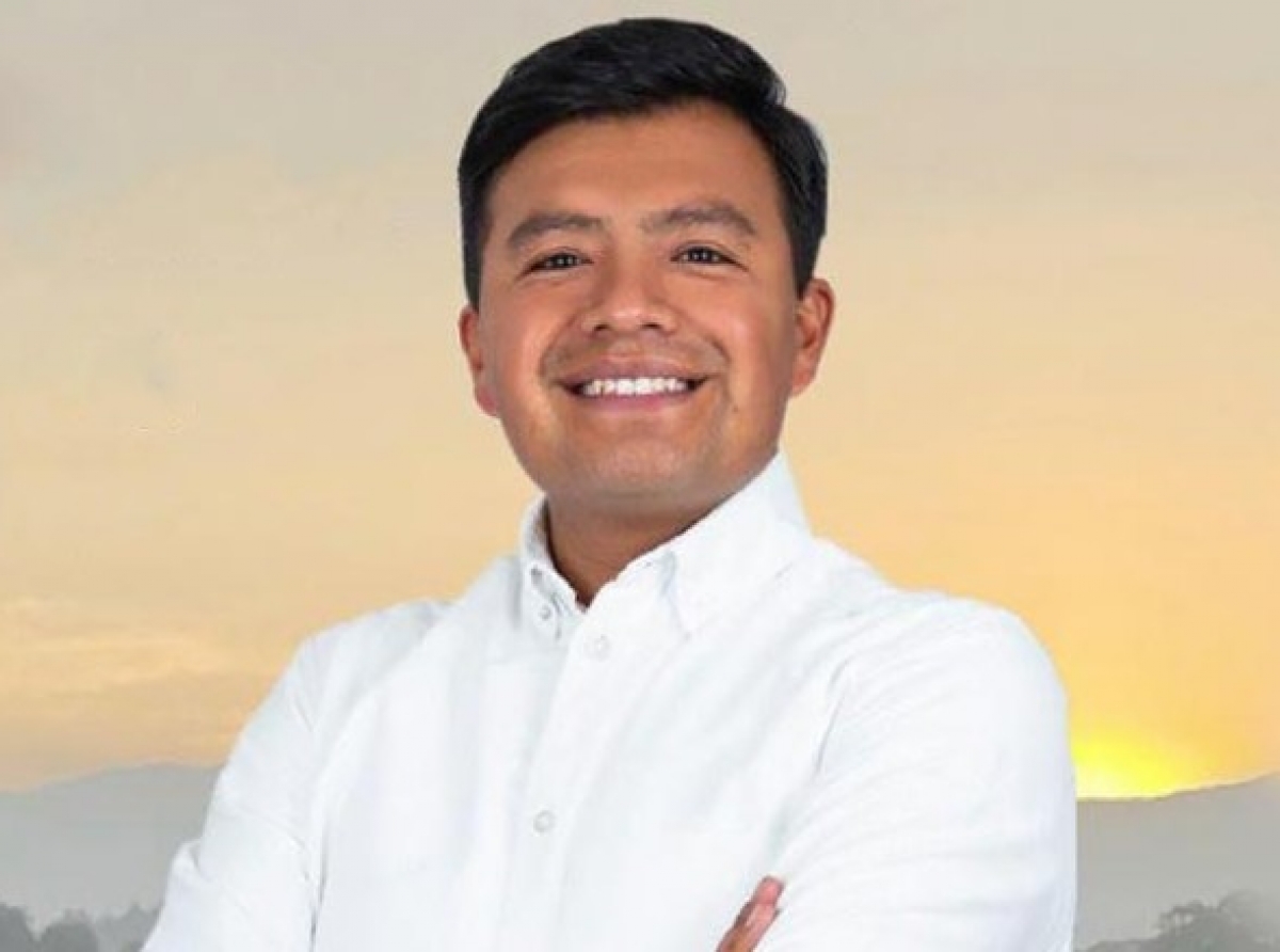 Dejan cabeza de cerdo afuera de domicilio de candidato