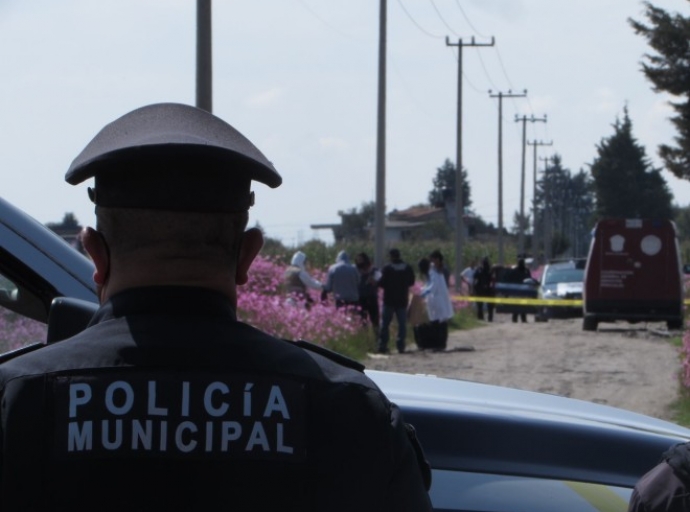 Hombre muere tras caer en construcción
