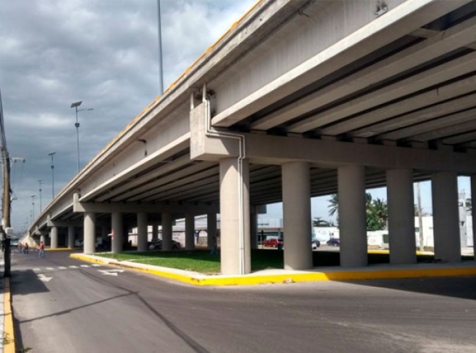 Joven pierde la vida al saltar de un puente