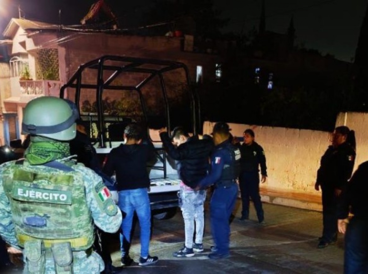 Militares aseguran 34 kilos de droga y armas 