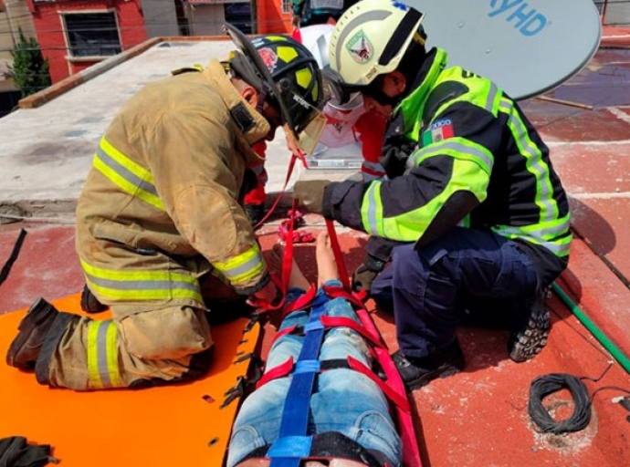 Albañiles se electrocutan 