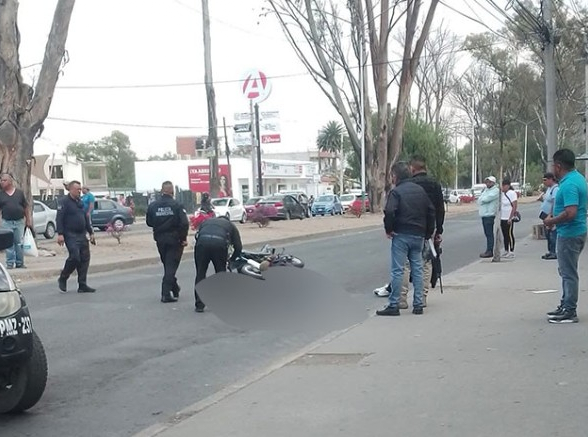 Balean a checador de combis a plena luz del día