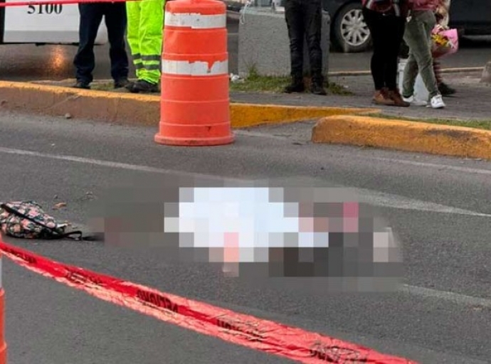 Mujer fallece al ser atropellada por un autobús 