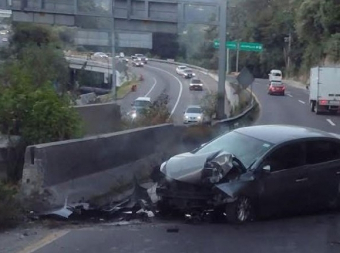 Caos en la México-Toluca por fatal accidente vehicular