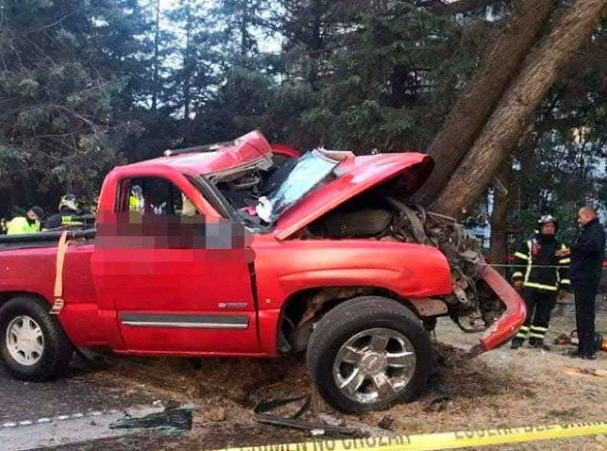 ¡Fatal! Camioneta choca contra árbol y deja dos muertos en la México-Toluca 