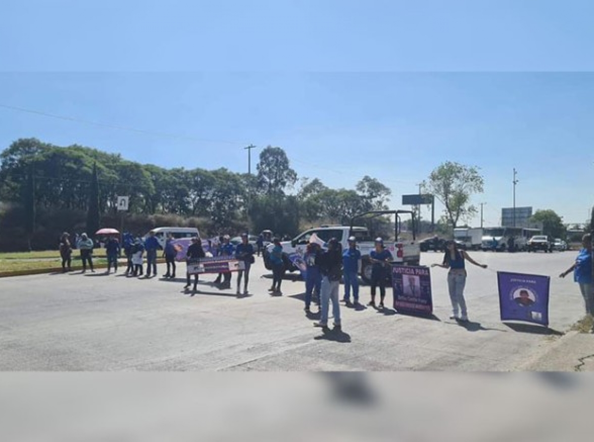 Colectivo “No más Presos Inocentes" bloquea vía Gustavo Baz