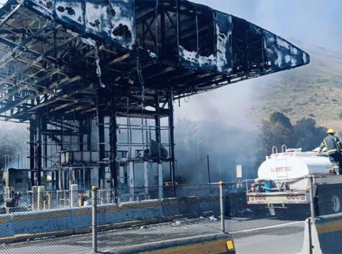 Choque y explosión de pipa paralizan la Chamapa-Lechería; conductor muere calcinado