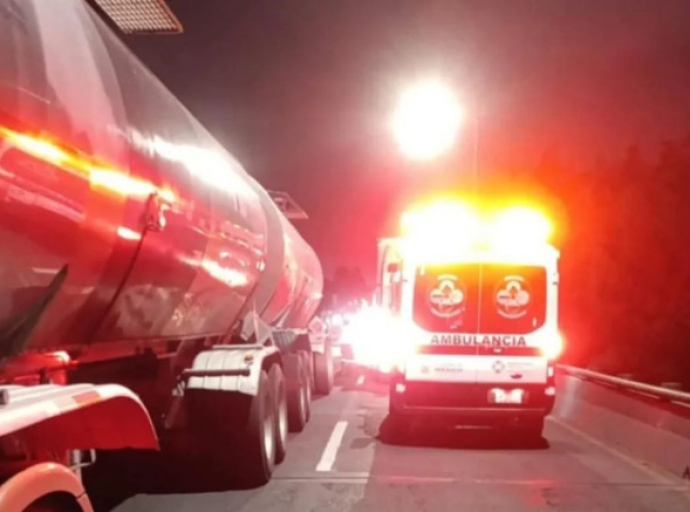 Se accidenta pareja de jóvenes motociclistas 
