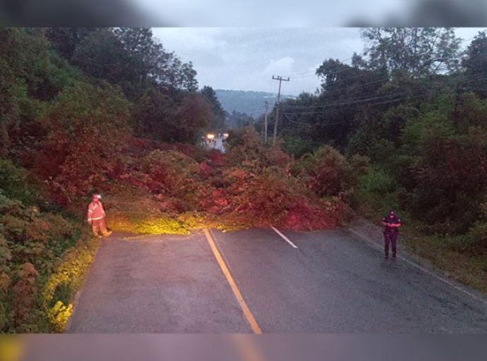 Cierran carretera Tenancingo-Tenango por deslave 