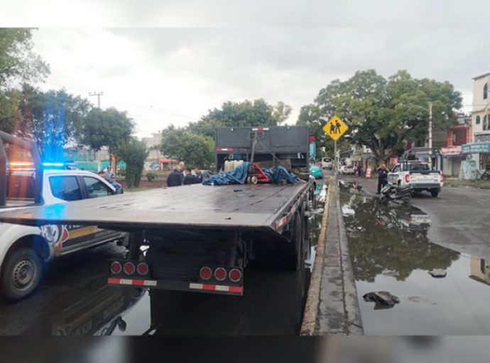 Hermanitos mueren arrollados por una grúa en Ecatepec