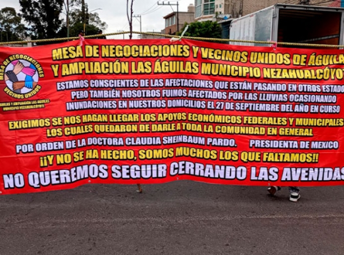 Con bloqueo denuncian falta de apoyo por inundaciones