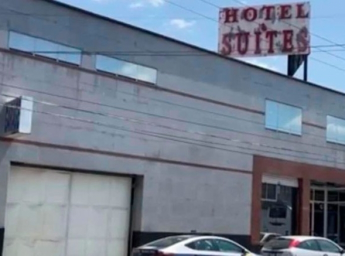 Localizan a un hombre sin vida en baños públicos