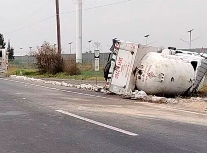 Paralizada la Peñón-Texcoco tras volcadura de pipa