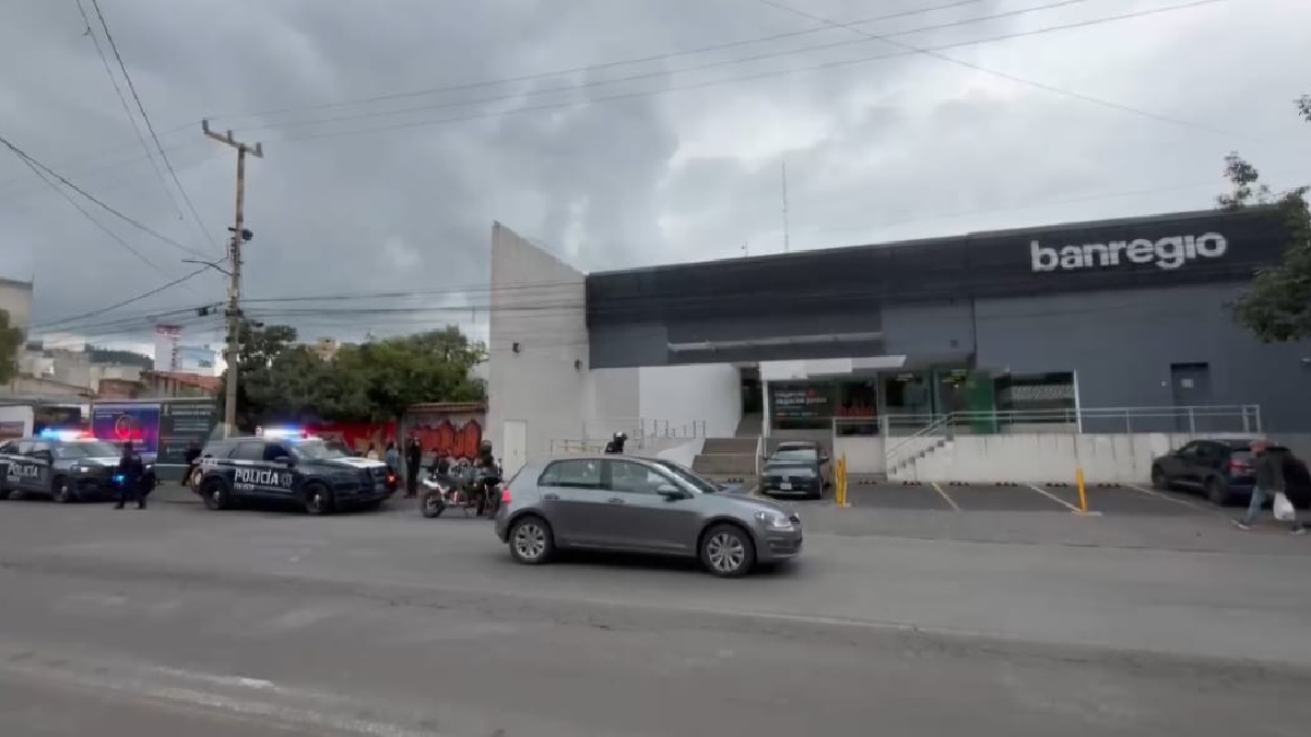 Asaltan a hombre y le roban 1 millón de pesos afuera de banco en el Centro de Toluca 
